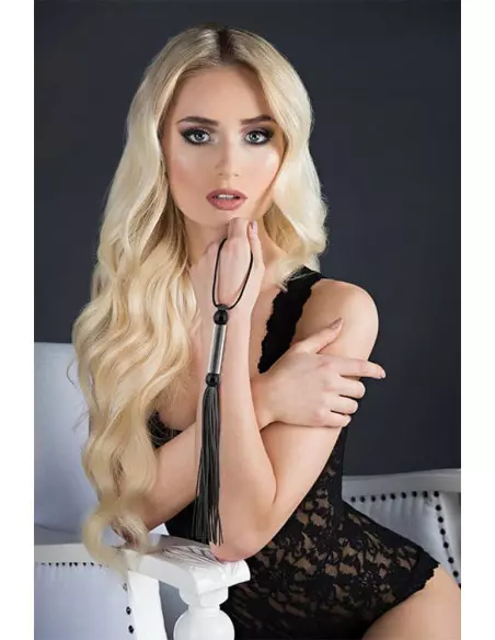 GP Silicone Flogger Whip Black Korbács 26 cm Korbácsok - Pálcák - Paskolók Guilty Pleasure